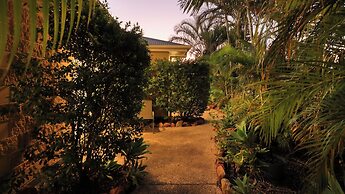 Emerald Gardens Motel and Apartments