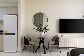Maison Privee - Refined Studio w/ Top Facilities in Damac Hills