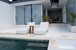 The Siren Resort