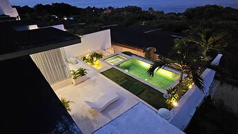 The Siren Resort