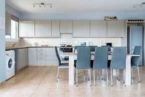 Melograno 2-BR Apt. & Terrace in Larnaca