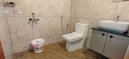 Crown Town Hotel Kalamassery
