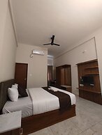 Crown Town Hotel Kalamassery