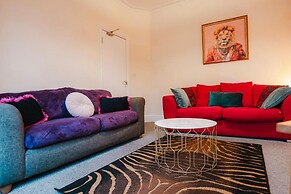 Gloucester-5 Bed Home for Work & Leisure