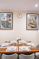 Gloucester-5 Bed Home for Work & Leisure