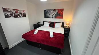 Gloucester-4 Bed Home for Work & Leisure