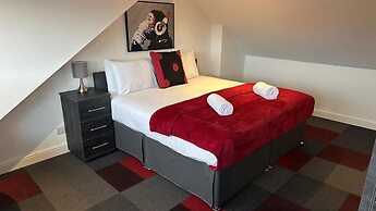 Gloucester-4 Bed Home for Work & Leisure