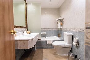 Luxe Grand Hotel