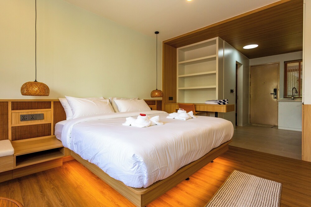 Brand New Prime Spot 1BR Pool Sauna C268