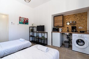 Mufasa Studio & Terrace in Larnaca