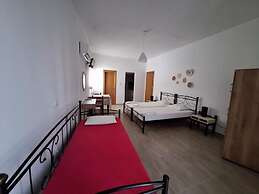 Nikos Hotel