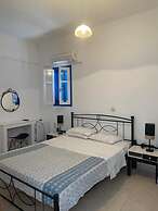 Nikos Hotel