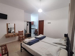 Nikos Hotel