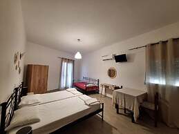 Nikos Hotel