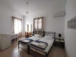 Nikos Hotel