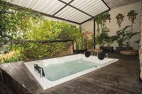 Rocks Glamping