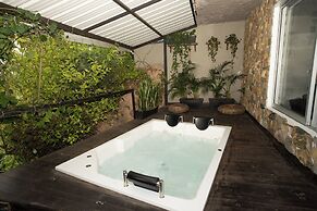 Rocks Glamping