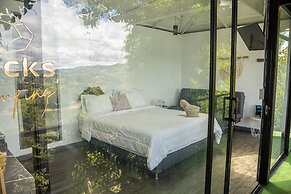 Rocks Glamping