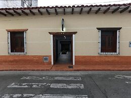 HOTEL COLONIAL A 100 MTS DE LA BASILICA