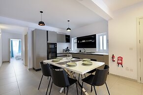3BR Central with Balcony - Sliema Area