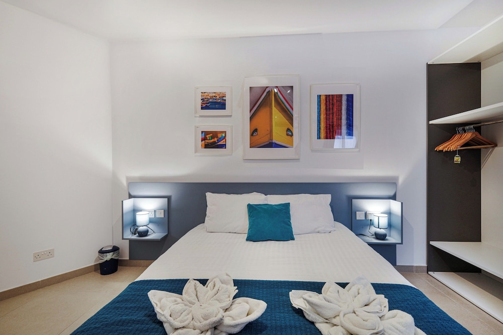 3BR Central with Balcony - Sliema Area