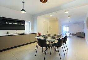 3BR Central with Balcony - Sliema Area