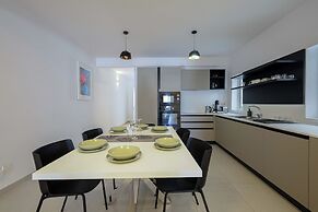 3BR Central with Balcony - Sliema Area