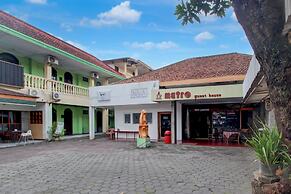 OYO 95140 Metro Guest House