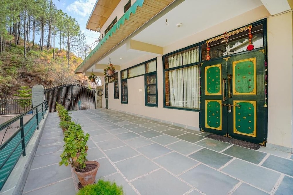ELIVAAS Dilli House Villa with Pvt pool