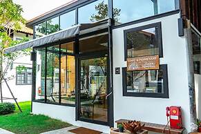 Baanrongmai Canal Front Homestay