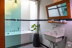 Baanrongmai Canal Front Homestay