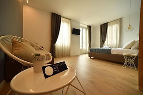 Lainez Rooms & Suites