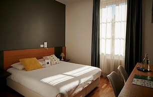 Lainez Rooms & Suites