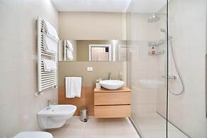 Lainez Rooms & Suites