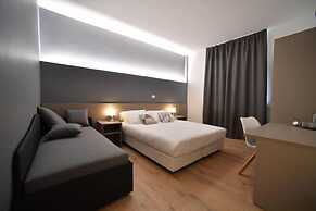 Lainez Rooms & Suites