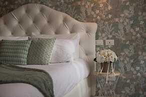 Lainez Rooms & Suites