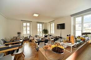 Lainez Rooms & Suites