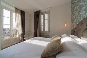 Lainez Rooms & Suites