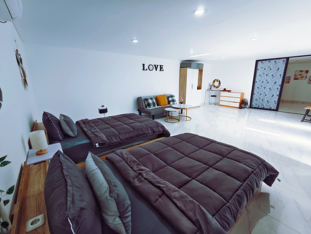 Joy Private Pool House