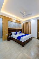The Empire Hotel Near Dlf Golf course