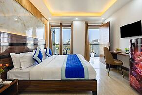 The Empire Hotel Near Dlf Golf course