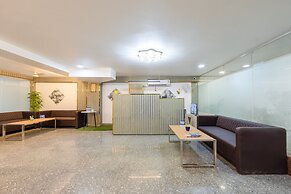 The Empire Hotel Near Dlf Golf course