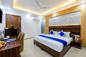 The Empire Hotel Near Dlf Golf course