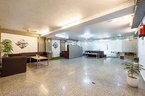 The Empire Hotel Near Dlf Golf course