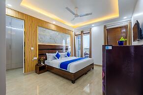 The Empire Hotel Near Dlf Golf course