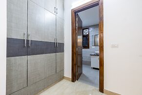 The Empire Hotel Near Dlf Golf course