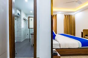 The Empire Hotel Near Dlf Golf course