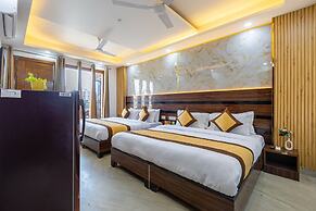 The Empire Hotel Near Dlf Golf course