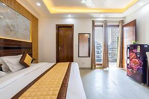 The Empire Hotel Near Dlf Golf course