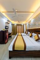 The Empire Hotel Near Dlf Golf course